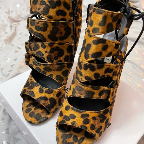 Heels - Picture 3 of 5